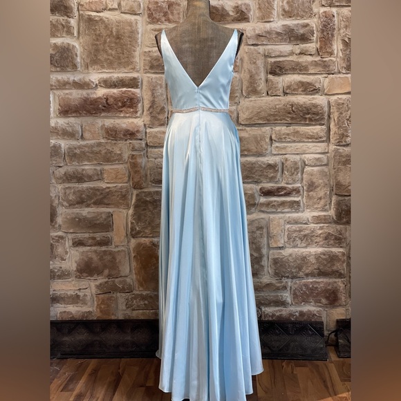 NWT Blue Satin Rhinestone
Waist Gown w/ Pockets size 13 - Picture 6 of 17